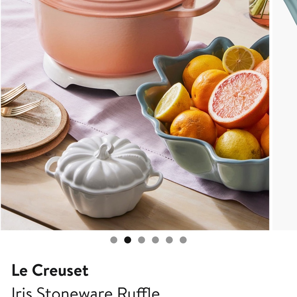 Le Creuset Iris Ruffle Stoneware Bowl in Sea Salt Color Brand New